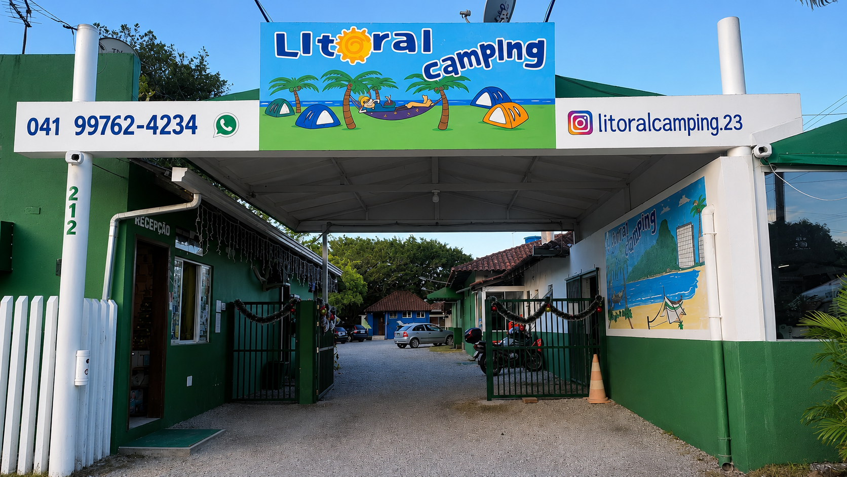 Camping arborizado em Matinhos ao entardecer